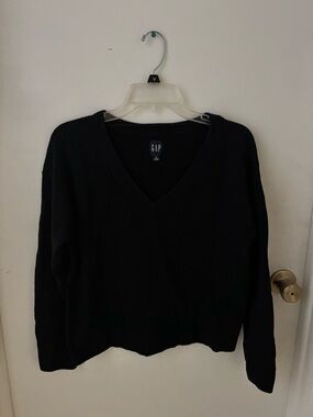 GAP Women’s V-Neck Sweater